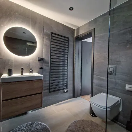 Alpehytte Stroemy Demaenovska Dolina *