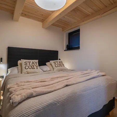 Alpehytte Stroemy Demaenovska Dolina