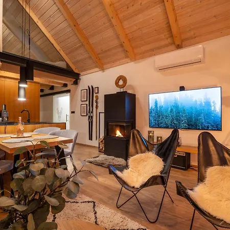 Alpehytte Stroemy Demaenovska Dolina